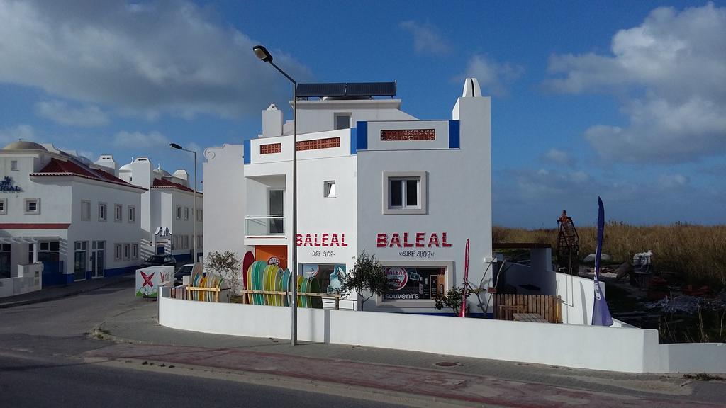 Alex Surf Hostel Baleal Exterior photo